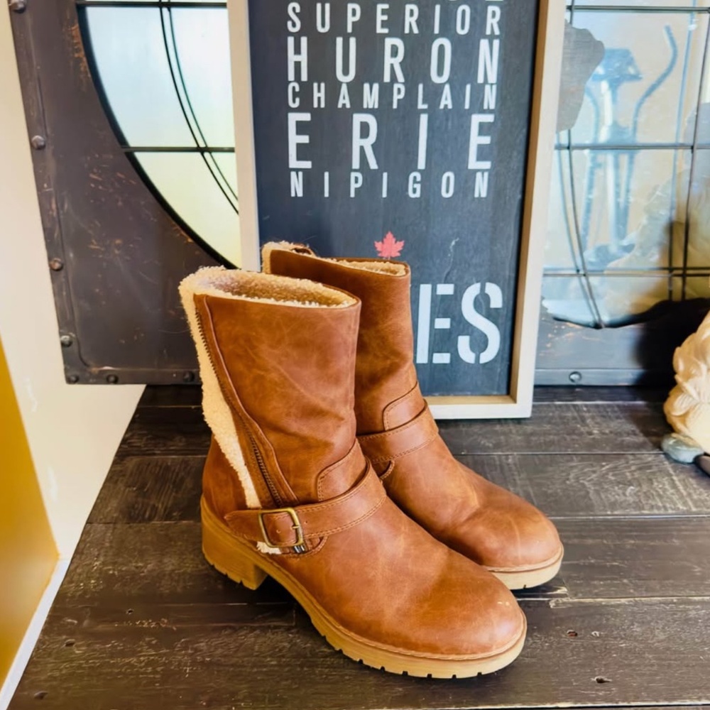 Women's size 9 fall/winter boots